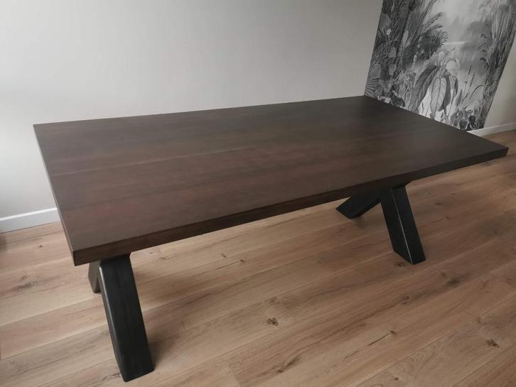 Grote eettafel met stalen kruispoten (2mx1m) Walnoot kleur, Huis en Inrichting, Tafels | Eettafels, Gebruikt, 100 tot 150 cm, 200 cm of meer