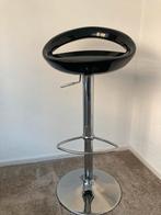 Moderne zwarte barkruk, Huis en Inrichting, Barkrukken, Ophalen, Kunststof, Gebruikt, In hoogte verstelbaar