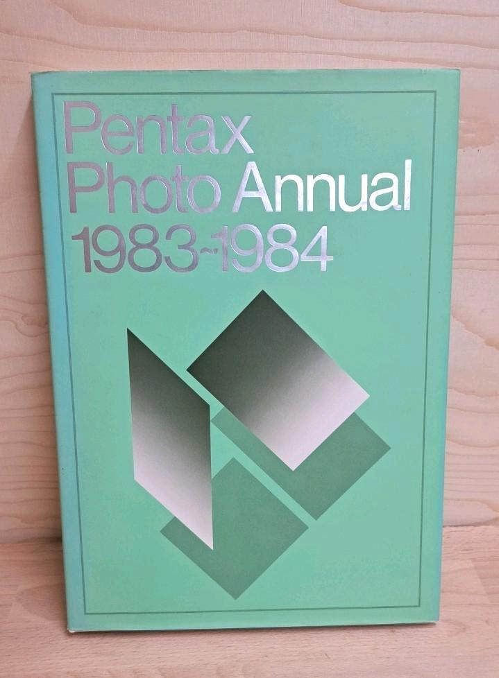 Pentax Photo Annual - 1983-84, Boeken, Kunst en Cultuur | Fotografie en Design, Gelezen, Fotografen, Ophalen of Verzenden