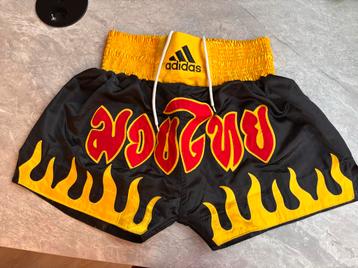 Adidas Muay Thai Shorts - Vechtsport Kleding beschikbaar voor biedingen