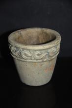 Oude bloempot met mooie guirlande sierrand pot, Tuin en Terras, Bloempotten, Rond, Binnen, Ophalen of Verzenden, Aardewerk