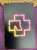 Metalen bord van Rammstein  (Logo neon)  ca 30x20 cm  Nieuw, Verzamelen, Muziek, Artiesten en Beroemdheden, Metalen bord, Nieuw