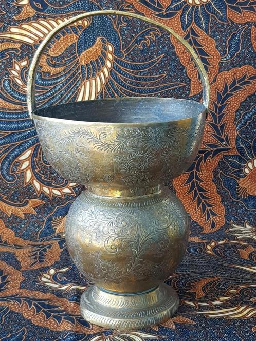 Mooie zware antieke Oosterse pot van bewerkt koper 34,5 cm., Antiek en Kunst, Antiek | Koper en Brons, Koper, Ophalen of Verzenden