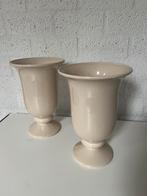 Vazen ecru 2 stuks 29 cm hoog, Ophalen, Zo goed als nieuw, Aardewerk of Porselein, Minder dan 50 cm