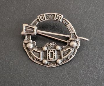 Iain MacCormick Hunterston pennenular broche Schotland  beschikbaar voor biedingen