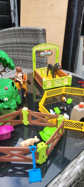 Playmobile boerderij  beschikbaar voor biedingen