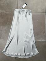 COSTES ZILVER KLEUR ZIJDE SATIJN SATAIJNEN LANG ROK NIEUW M, Kleding | Dames, Rokken, Maat 38/40 (M), Nieuw, Ophalen of Verzenden