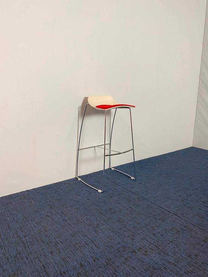 12 x Barkruk Hoop, rode stof, chroom onderstel, Huis en Inrichting, Barkrukken, Gebruikt, 60 tot 90 cm, Metaal, 5 krukken of meer