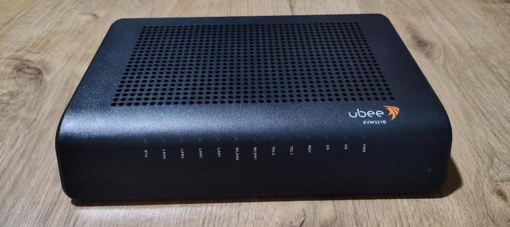 Ubee EVW321B modem, Computers en Software, Routers en Modems, Zo goed als nieuw, Router met modem, Ophalen of Verzenden