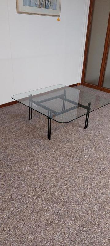 Glazen Tafel - 1x1 meter beschikbaar voor biedingen