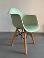 Kinderstoel geïnspireerd op de Eames DAW stoel, Kinderen en Baby's, Kinderkamer | Tafels en Stoelen, Ophalen, Gebruikt, Stoel(en)
