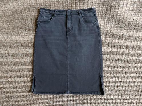 Jeansrok grijs M Hema, Kleding | Dames, Rokken, Zo goed als nieuw, Maat 38/40 (M), Grijs, Knielengte, Verzenden