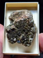 VESUVIANIET ITALIE, Verzamelen, Mineralen en Fossielen, Ophalen of Verzenden, Mineraal