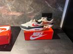 Nike Air Max 1 - chili 44, Ophalen of Verzenden, Zo goed als nieuw, Overige kleuren, Sneakers of Gympen