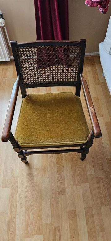Heren en Dames stoeltjes beschikbaar voor biedingen