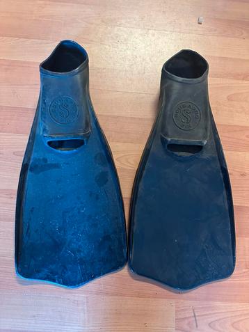 Flippers mt40-41 beschikbaar voor biedingen