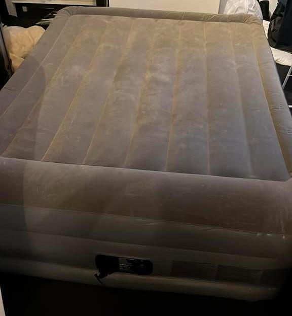 Bestway luchtbed, Caravans en Kamperen, Luchtbedden, Zo goed als nieuw, 2-persoons, Ingebouwde pomp, Ophalen of Verzenden