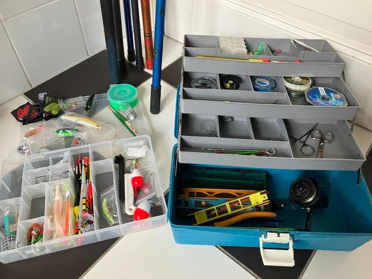 Visspullen o.a. 5 hengels, koffer inclusief inhoud, schepnet, Watersport en Boten, Hengelsport | Algemeen, Zo goed als nieuw, Overige typen