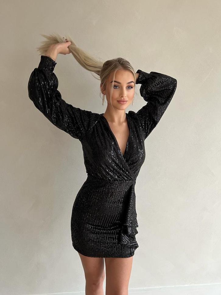 Zwarte glitterjurk met pailletten, pofmouwen & overslag, Kleding | Dames, Jurken, Zo goed als nieuw, Maat 36 (S), Zwart, Boven de knie
