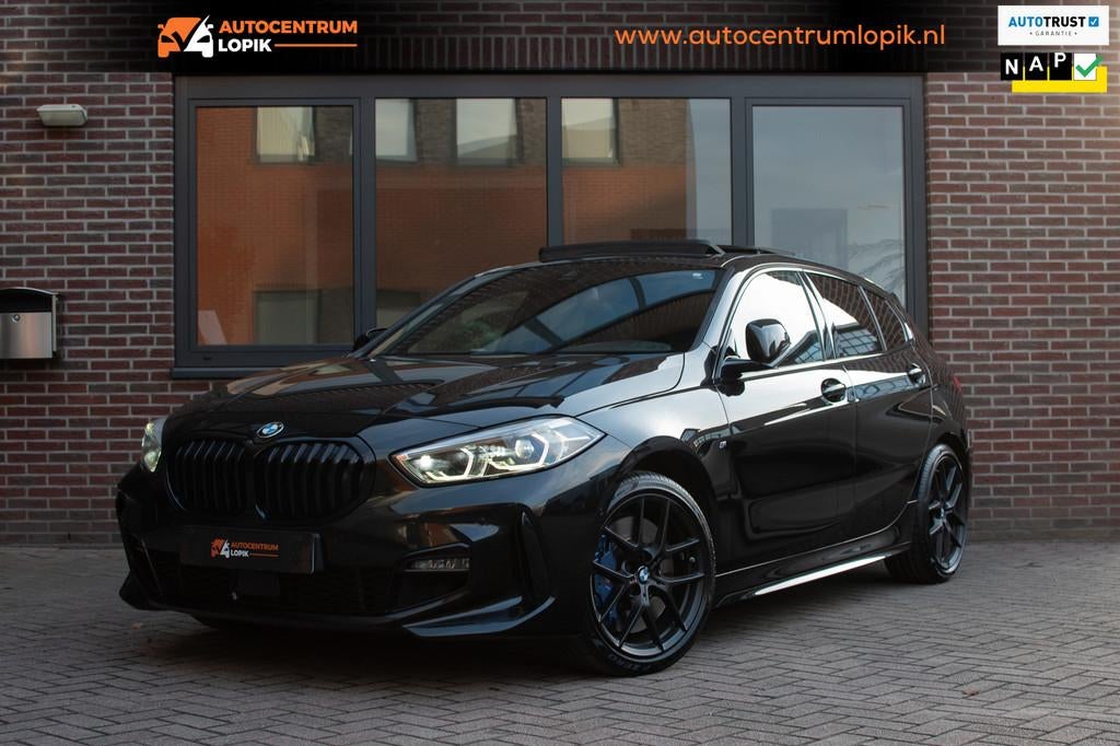 BMW 1-serie 118i High Exe M-Sport HeadUp*Open dak*Leder, Gebruikt, Zwart, Bedrijf, 3 cilinders