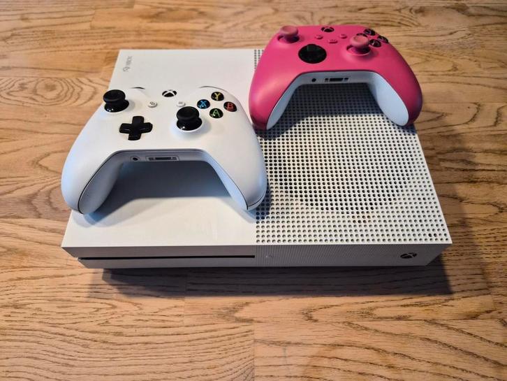 Xbox One S 500GB met 2 controllers, Spelcomputers en Games, Spelcomputers | Xbox One, Gebruikt, Xbox One S, 500 GB, Met 2 controllers