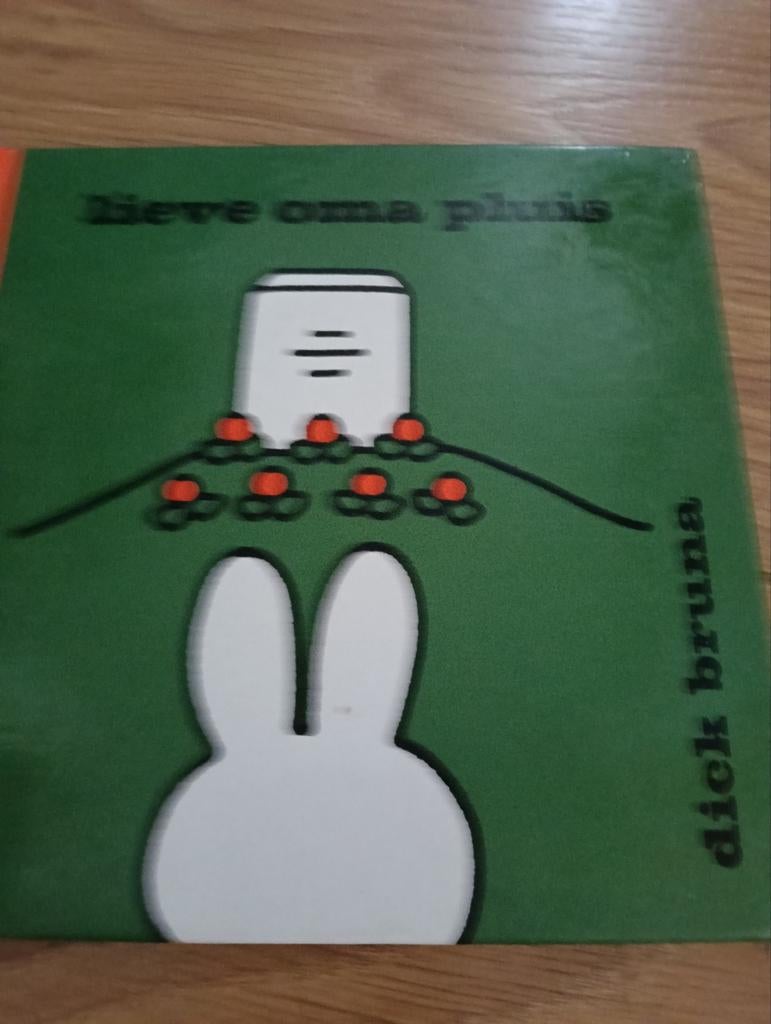 Dick Bruna - Lieve oma Pluis, Gelezen, Fictie algemeen, Ophalen of Verzenden, Dick Bruna