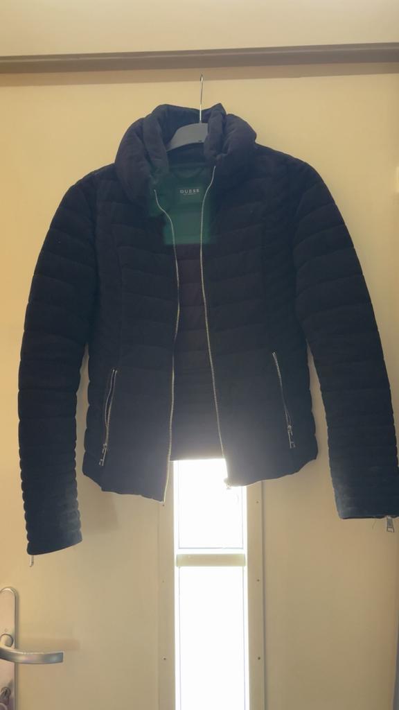 Guess jas, Ophalen, Zo goed als nieuw, Maat 38/40 (M), Zwart