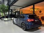 Mercedes-Benz A-klasse 200 AMG Line Edition Garantie Pano Am, Auto's, Gebruikt, Zwart, 4 cilinders, Blauw