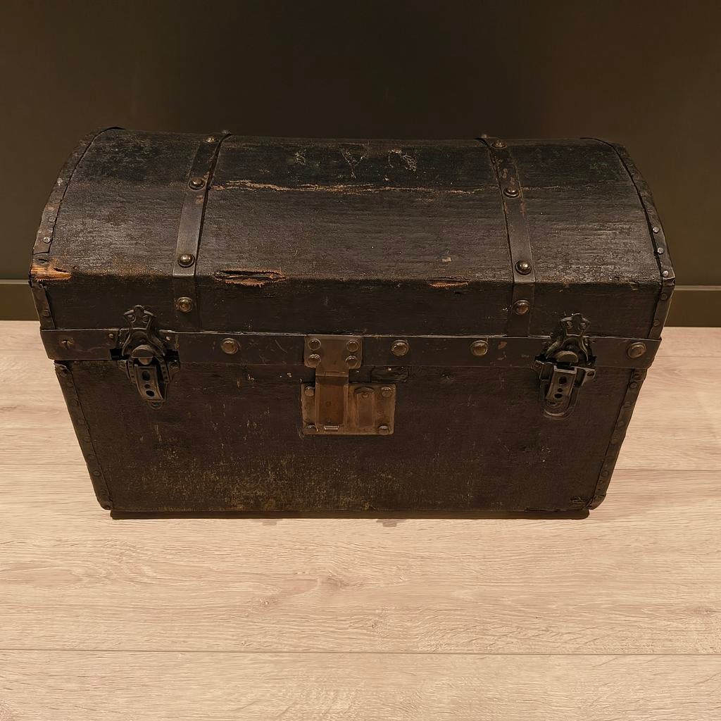 Oude Zwarte Schatkist - 57x36x38 cm, Antiek en Kunst, Ophalen