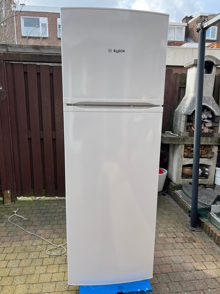 witte BOSCH koelkast, Zonder vriesvak, 200 liter of meer, Zo goed als nieuw, 160 cm of meer
