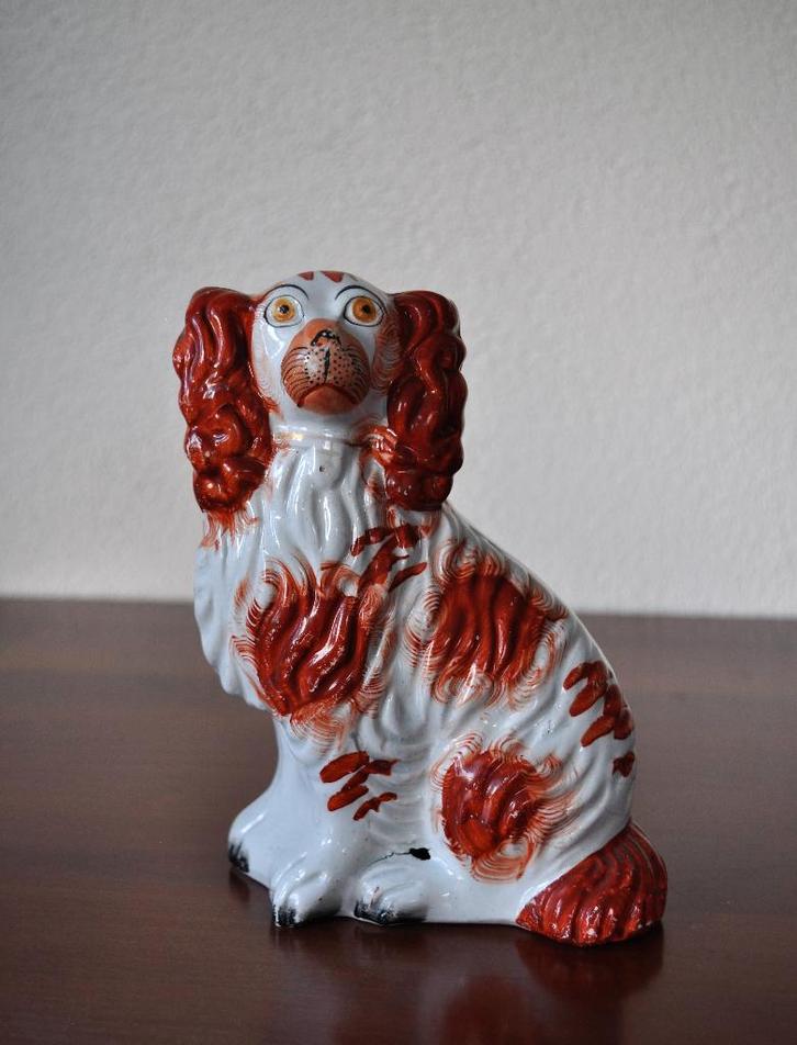 Oud Beeldje Kasthond Hond Staffordshire Spaniel 19 cm, Antiek en Kunst, Antiek | Porselein, Ophalen