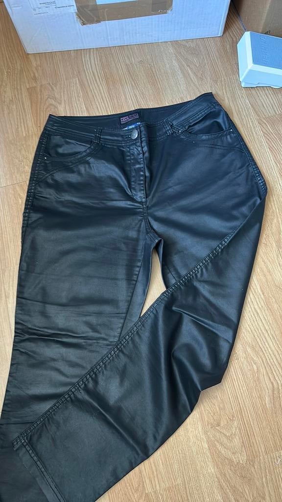 Aparte zwarte broek 33, Kleding | Dames, Broeken en Pantalons, Zwart, Maat 42/44 (L), Ophalen of Verzenden, Zo goed als nieuw