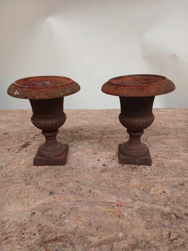Set van 2 gietijzeren vaasjes - 18 cm hoog, Ophalen of Verzenden