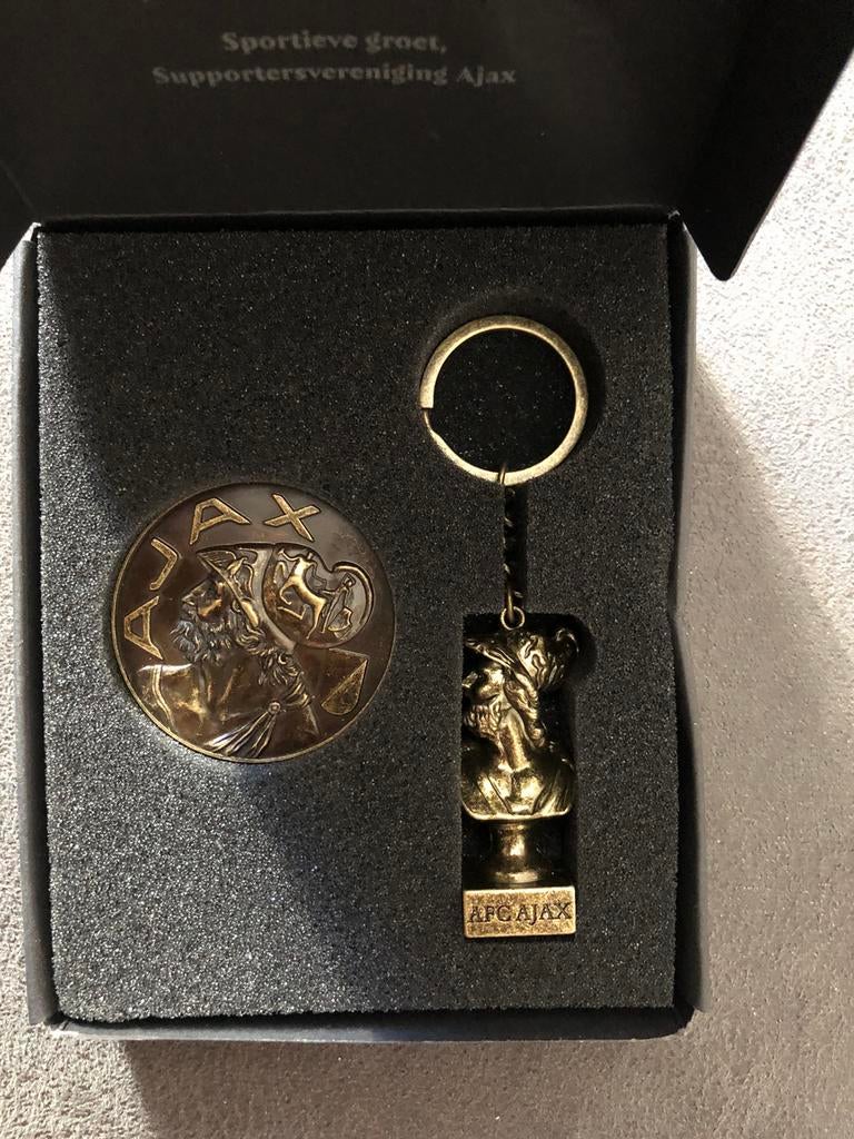 Ajax 125 jaar jubileumset sleutelhanger + magneet, Ophalen, Nieuw, Ajax, Overige typen