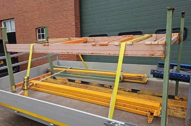 Stelling palletstelling legbordstelling, Ophalen