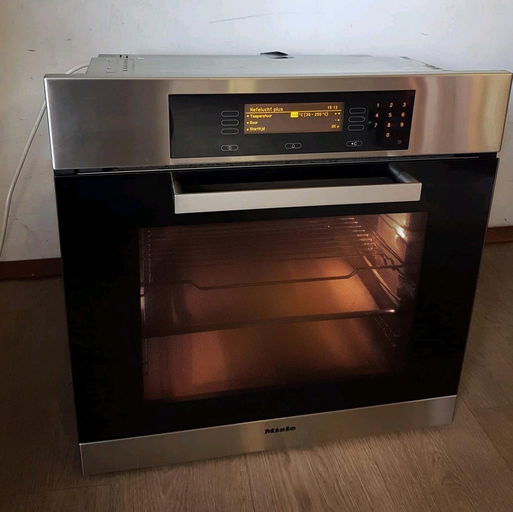 MIELE oven 60CM hoog met draaispit, Ophalen, Hete lucht, 60 cm of meer, Zo goed als nieuw