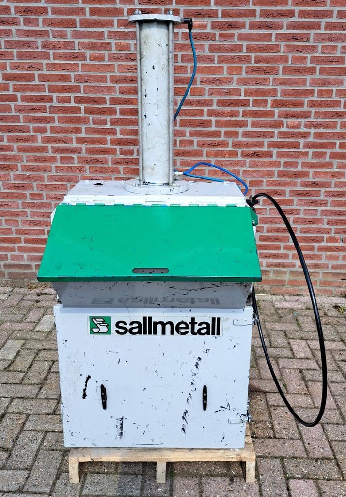 Papierpers Sallmetall, Ophalen