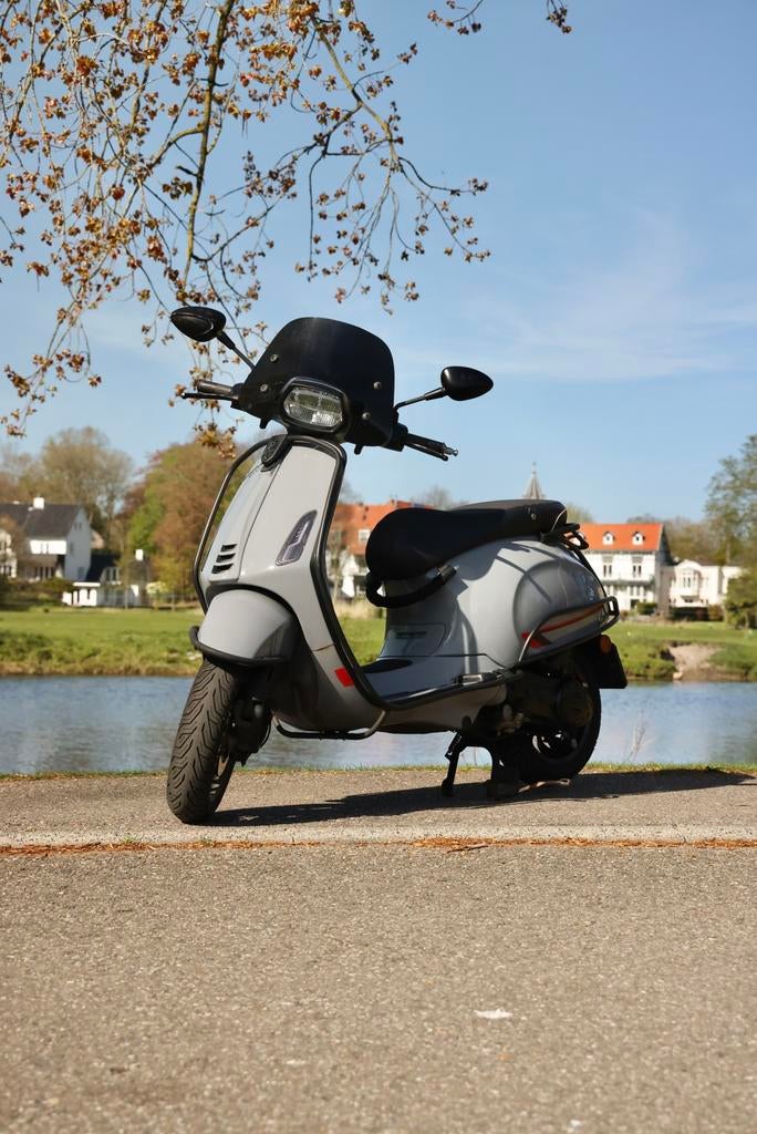 Vespa sprint nardo grey E4 2019, Fietsen en Brommers, Scooters | Vespa, Ophalen, Gebruikt, Benzine, Overige modellen