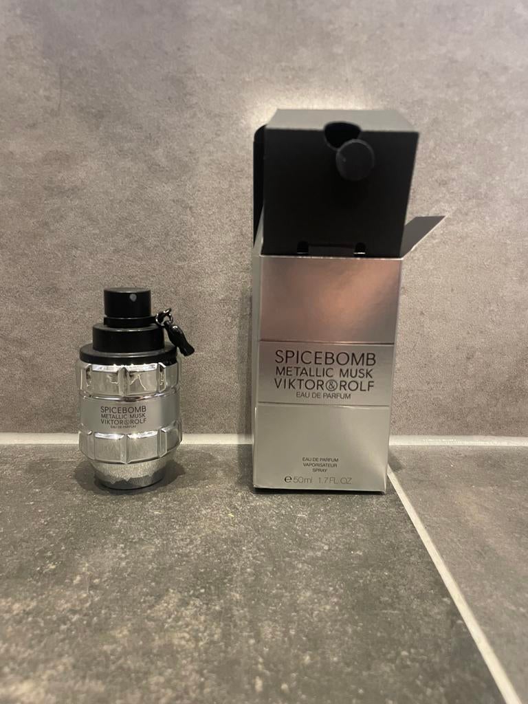 Spicebomb Metallic Musk - 2x getest, Sieraden, Tassen en Uiterlijk, Ophalen of Verzenden, Zo goed als nieuw