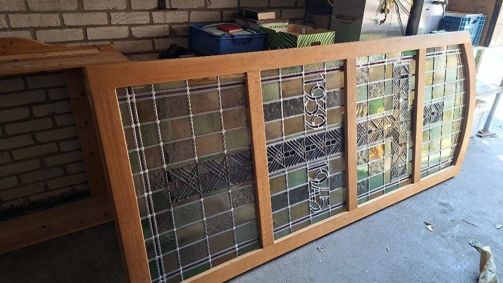 Groot Monumentaal Glas-in-Loodraam in Eikenhout 110 x 270 cm, Antiek en Kunst, Ophalen
