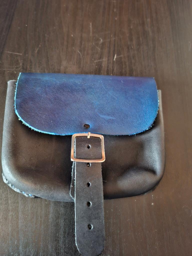 Leren riemtasje zwart blauw handgemaakt gesp-sluiting, Anneonline, Steenbergen, Gebruikt, Blauw