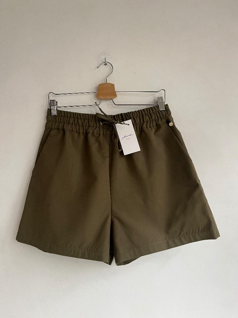 ambika korte broek groen maat m/l nieuw met kaartjes, Maat 38/40 (M), Kort, Verzenden, Nieuw