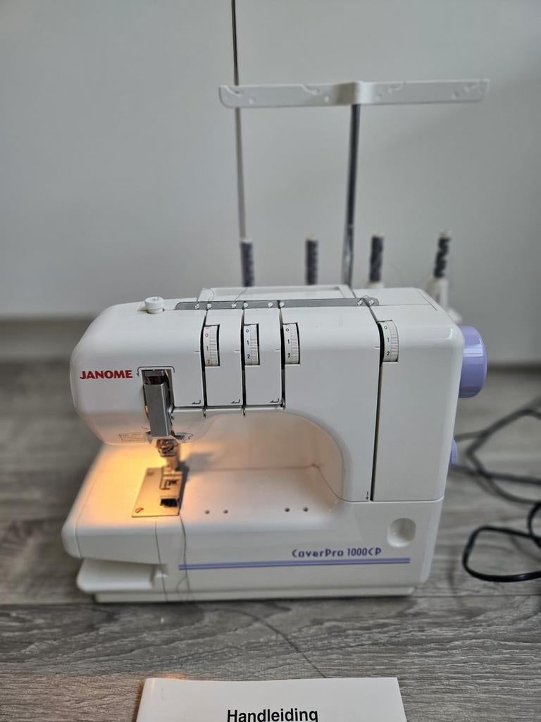 Janome 1000CP Cover Pro, Ophalen, Zo goed als nieuw, Lockmachine, Janome