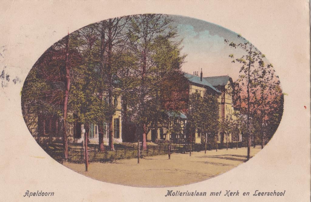 Apeldoorn Molleriuslaan met Kerk en Leerschool, Ophalen of Verzenden, 1920 tot 1940, Gelopen, Gelderland