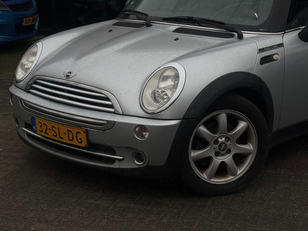Mini Mini 1.6 Cooper Park Lane PANO/LEDER/CRUISE/AIRCO/NAP, Voorwielaandrijving, Gebruikt, Zwart, 4 cilinders