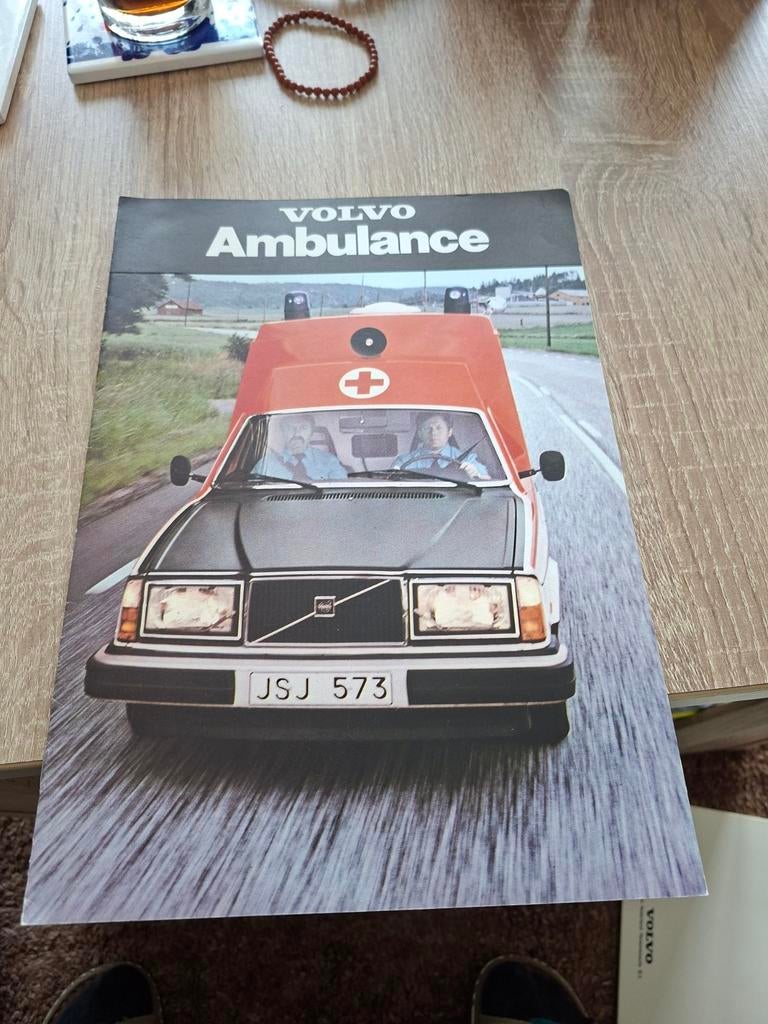 Volvo 240 / 260 Ambulance 1978, Boeken, Ophalen of Verzenden, Zo goed als nieuw, Volvo