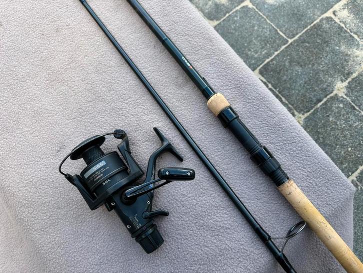 Chub outkast 12ft 3lb hengel + shimano baitrunner molen, Watersport en Boten, Hengelsport | Karpervissen, Gebruikt, Werphengel