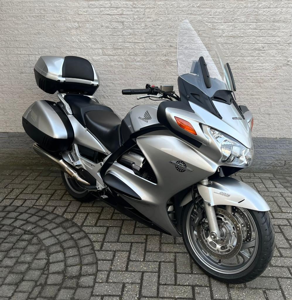 ST1300 Pan-European | 2005 | NL | 103.953 km | Topkoffer etc, Motoren, Motoren | Honda, 4 cilinders, Motorrijbewijs A, Particulier