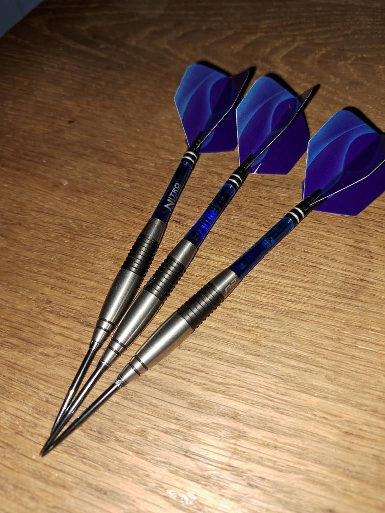 25 gram darts, Ophalen of Verzenden, Zo goed als nieuw, Pijlen