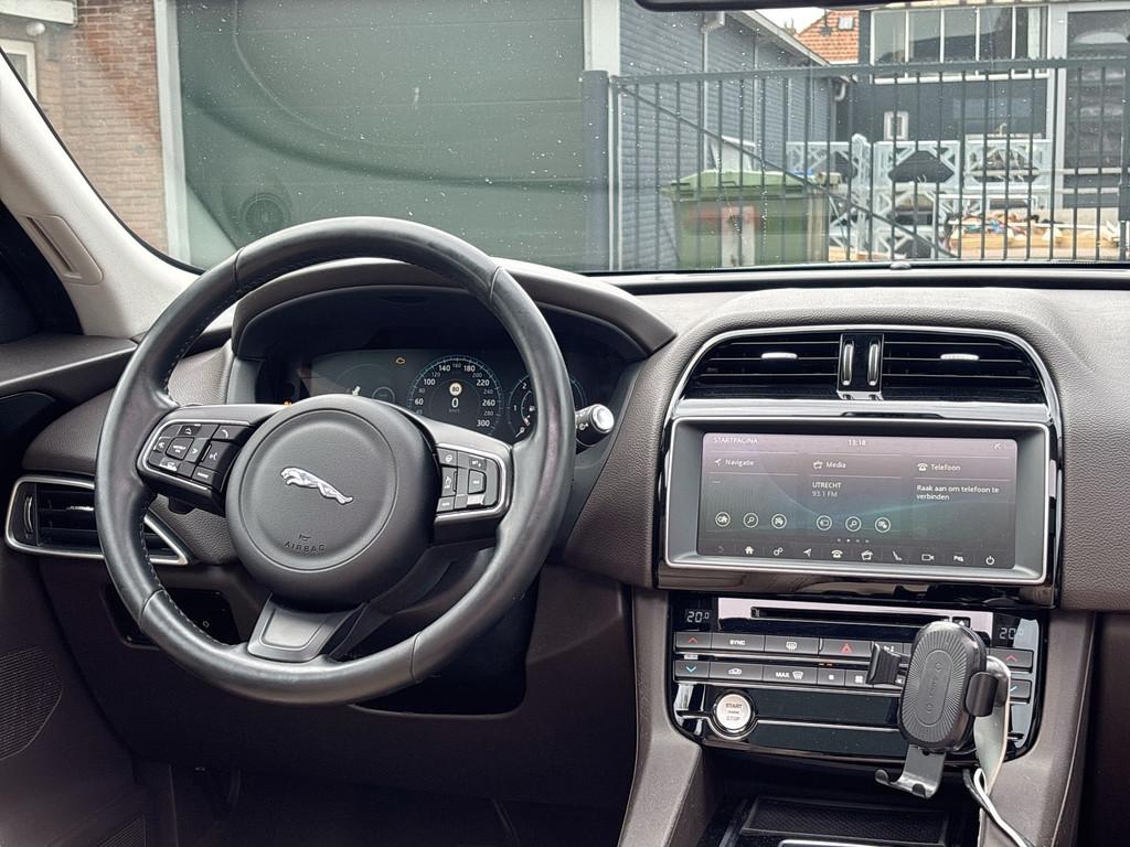 Jaguar F-Pace 2.0 Portfolio AWD 20d |PANO|STOELVW.|VIRTUAL|L, Gebruikt, 4 cilinders, 179 pk, Bedrijf